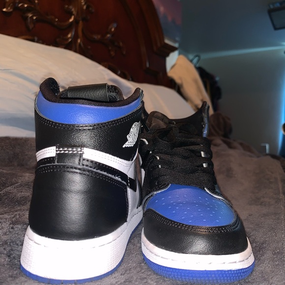 Worn a few times, but still in very good condition. Air Jordan 1 Retro High